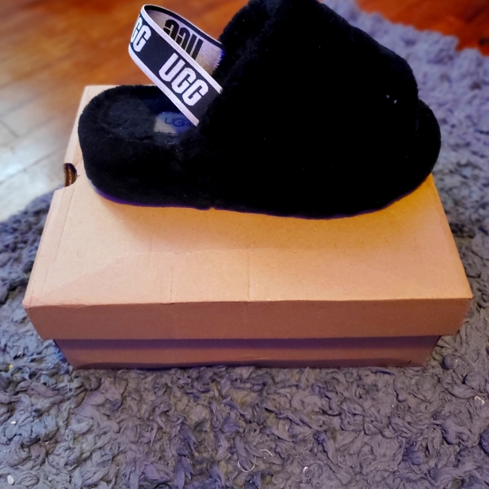 Fuzzy Ugg slides
